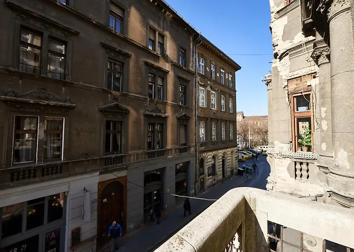 Large For Groups Center Dist. Vii Apartment Budapest
